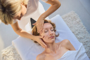 Glow & Lift Gesichtsmassage Marina Hait Massagen
