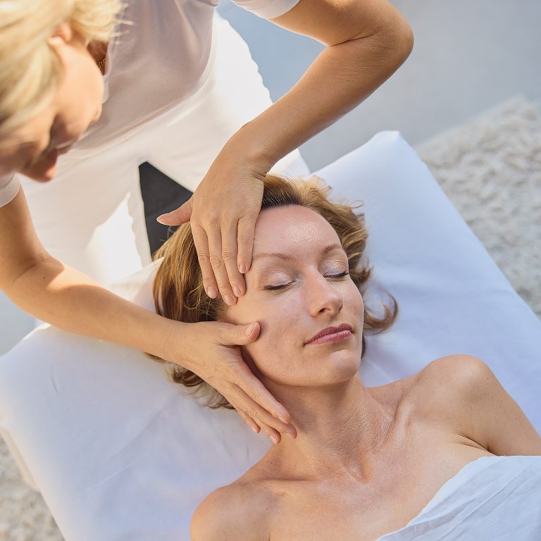 Glow & Lift Gesichtsmassage Marina Hait Massagen